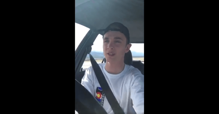 Starbucks Barista Braden Burson reagiert in einem Video auf den Unicorn Frappuccino Hype