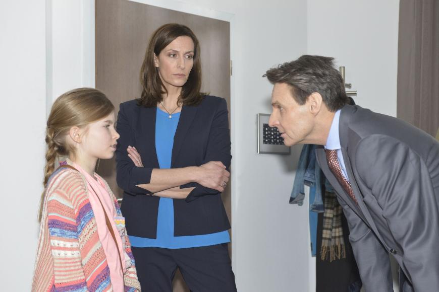 Charlott Reschke spielt seit 2015 die Rolle von "Johanna Flemming" bei "GZSZ", an der Seite von Serien-Mutter Ulrike Frank und Serien-Papa Wolfgang Bahro.