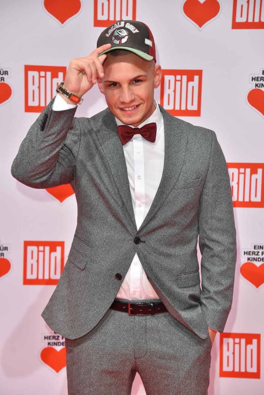 Pietro Lombardi überrascht seine Fans mit neuer Frisur.