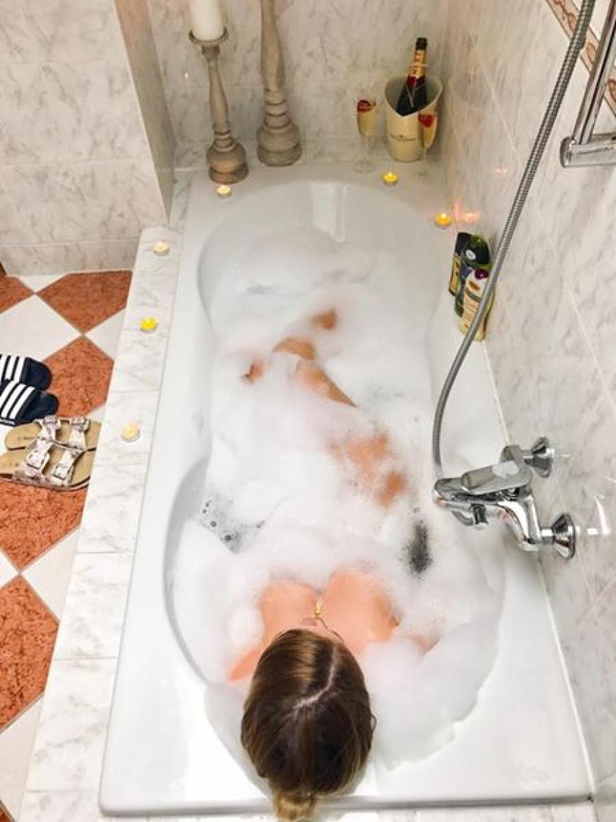 Oh là là! Cathy Lugner badet neuerdings ganz offensichtlich nicht länger alleine...