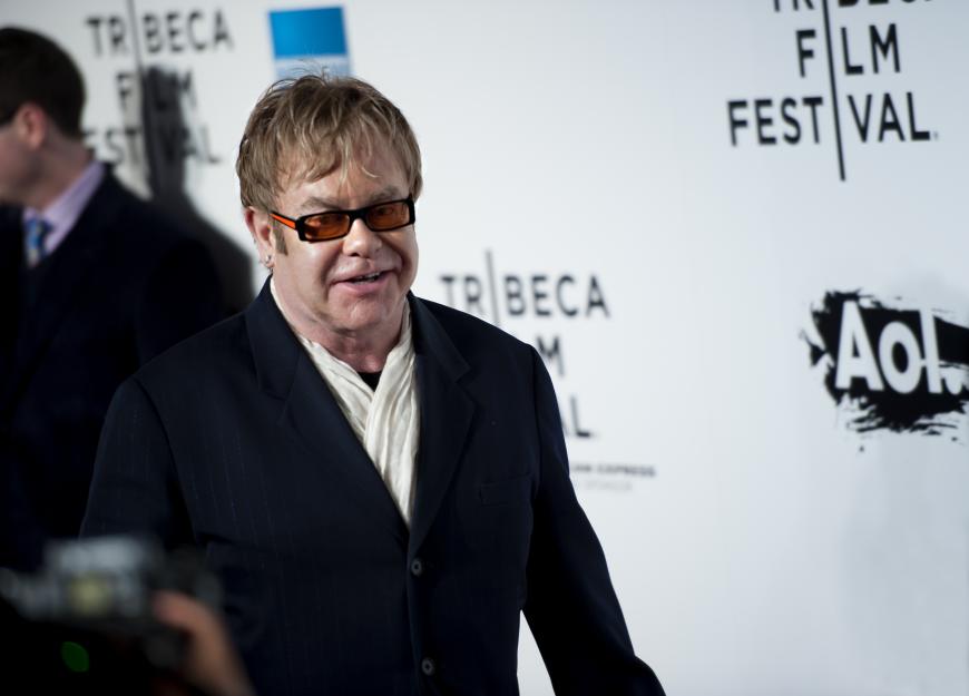 Schock! Elton John musste mit einer lebensbedrohlichen Infektion ins Krankenhaus eingeliefert werden.