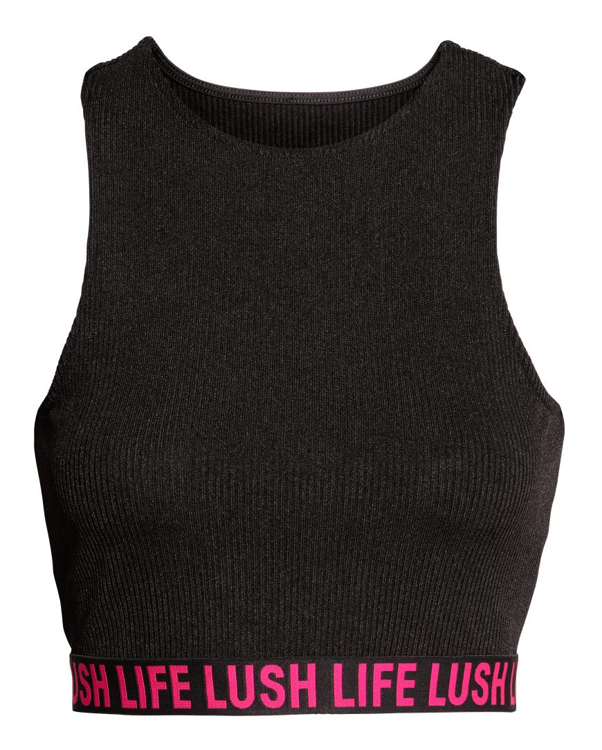 Ab dem 18. Mai, wenn die Kollektion endlich erhältlich ist, trainieren wir safe nur noch in diesem Oberteil! H&M, 20€.
