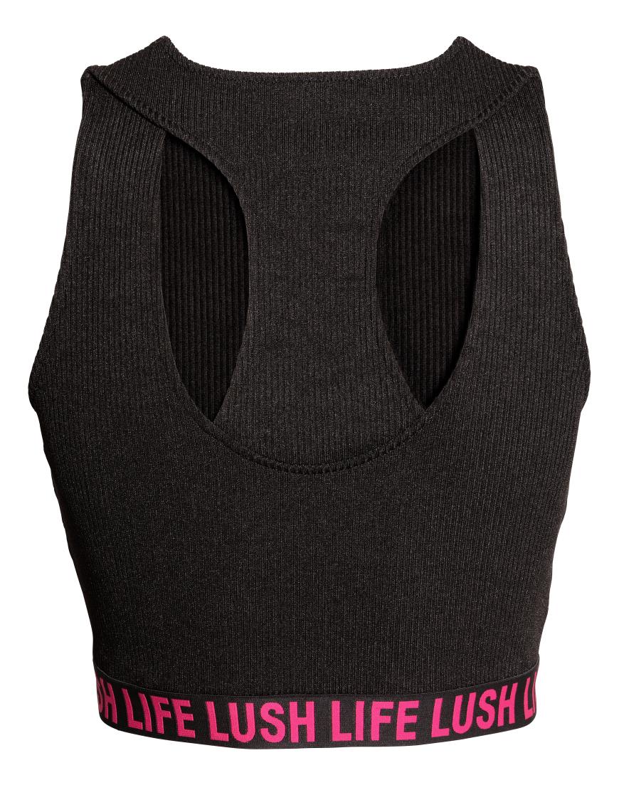Auch von hinten sieht das Sport-Top super sexy aus!