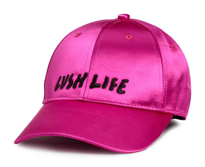 Ahhh, wir müssen dieses pinke Satin-Cap haben! Keine Debatte, das ist beschlossen! H&M, 15€.