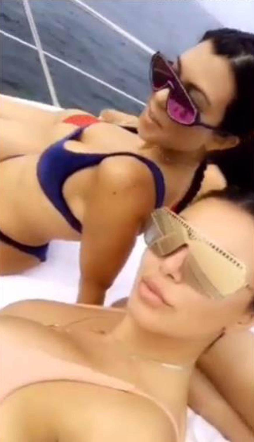 Kim und Kourtney Kardashian haben reichlich Spaß beim Junggesellinnen-Trip.