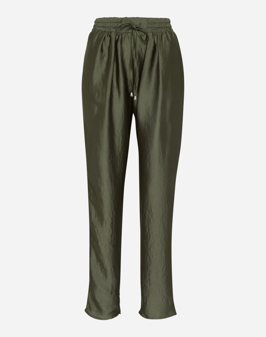 Die lässige Haremshose gibt es auch in einem angesagten Olivegrün - 39.90 Euro über aboutyou.de.