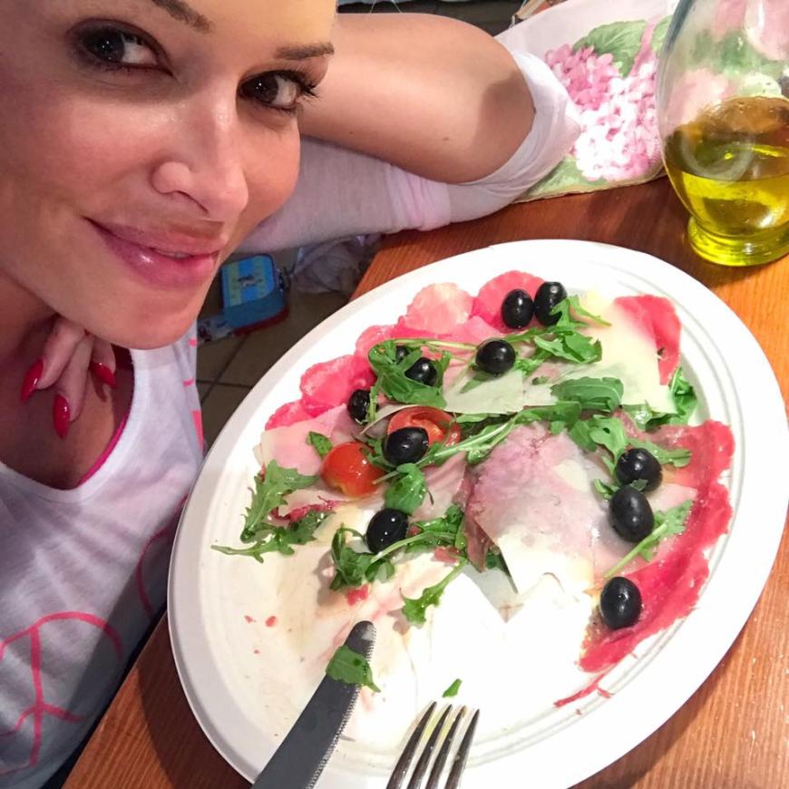 Statt einer leckeren Pizza, steht bei Daniela wochentags rohes Fleisch auf dem Speiseplan.