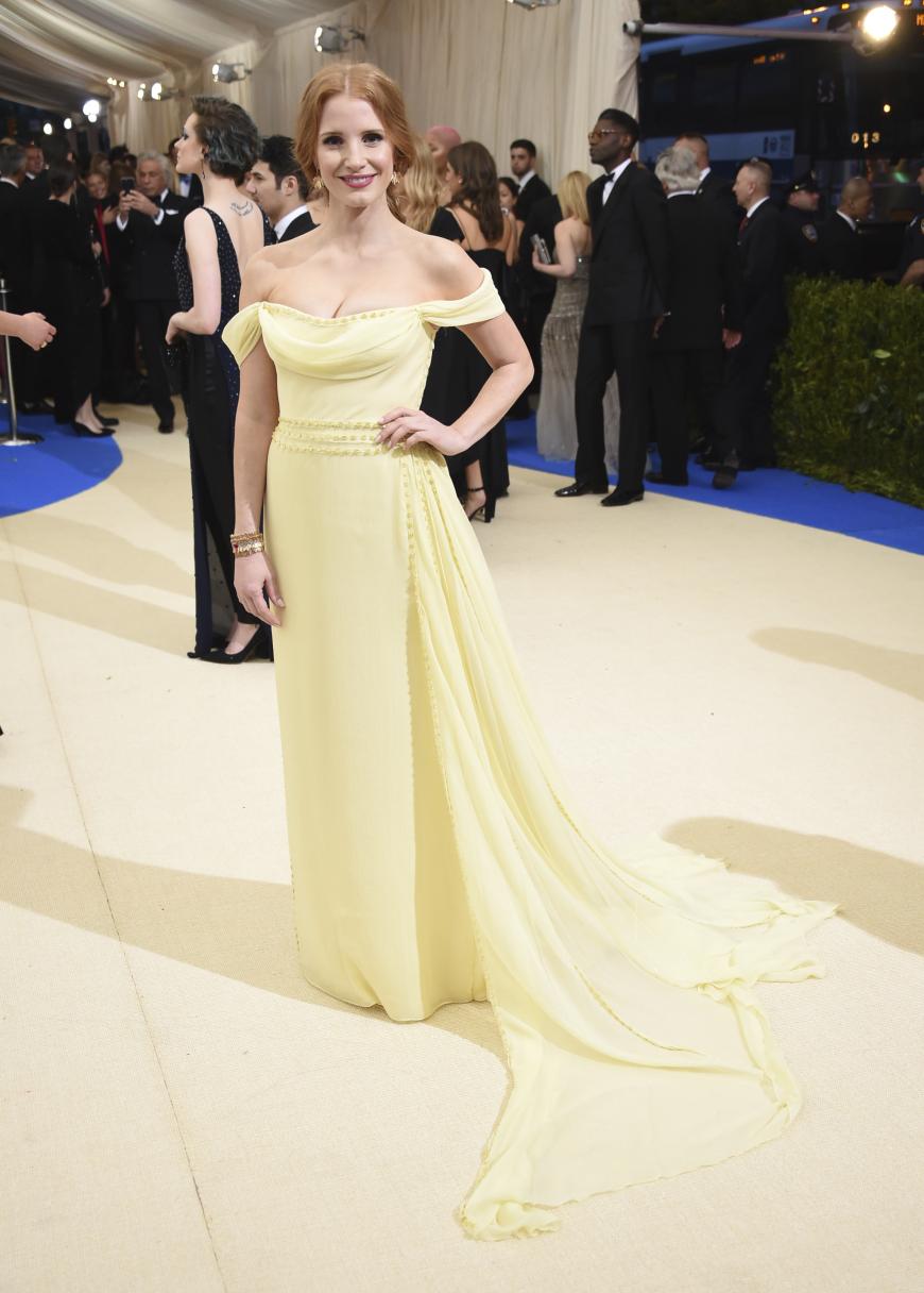Ergendwie erinnert uns Schauspielerin Jessica Chestain, 40, in diesem Prada-Kleid an