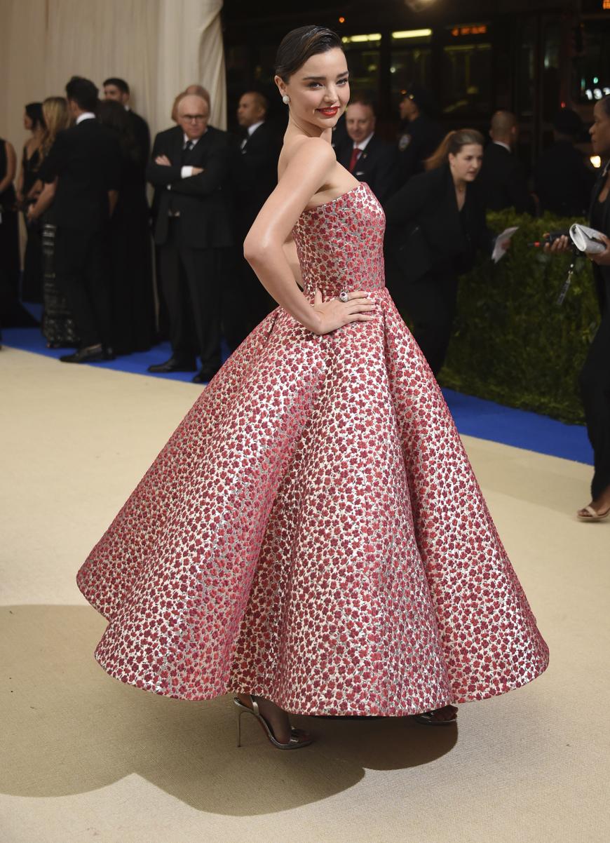 Model Miranda Kerr, 34, in Oscar de la Renta.