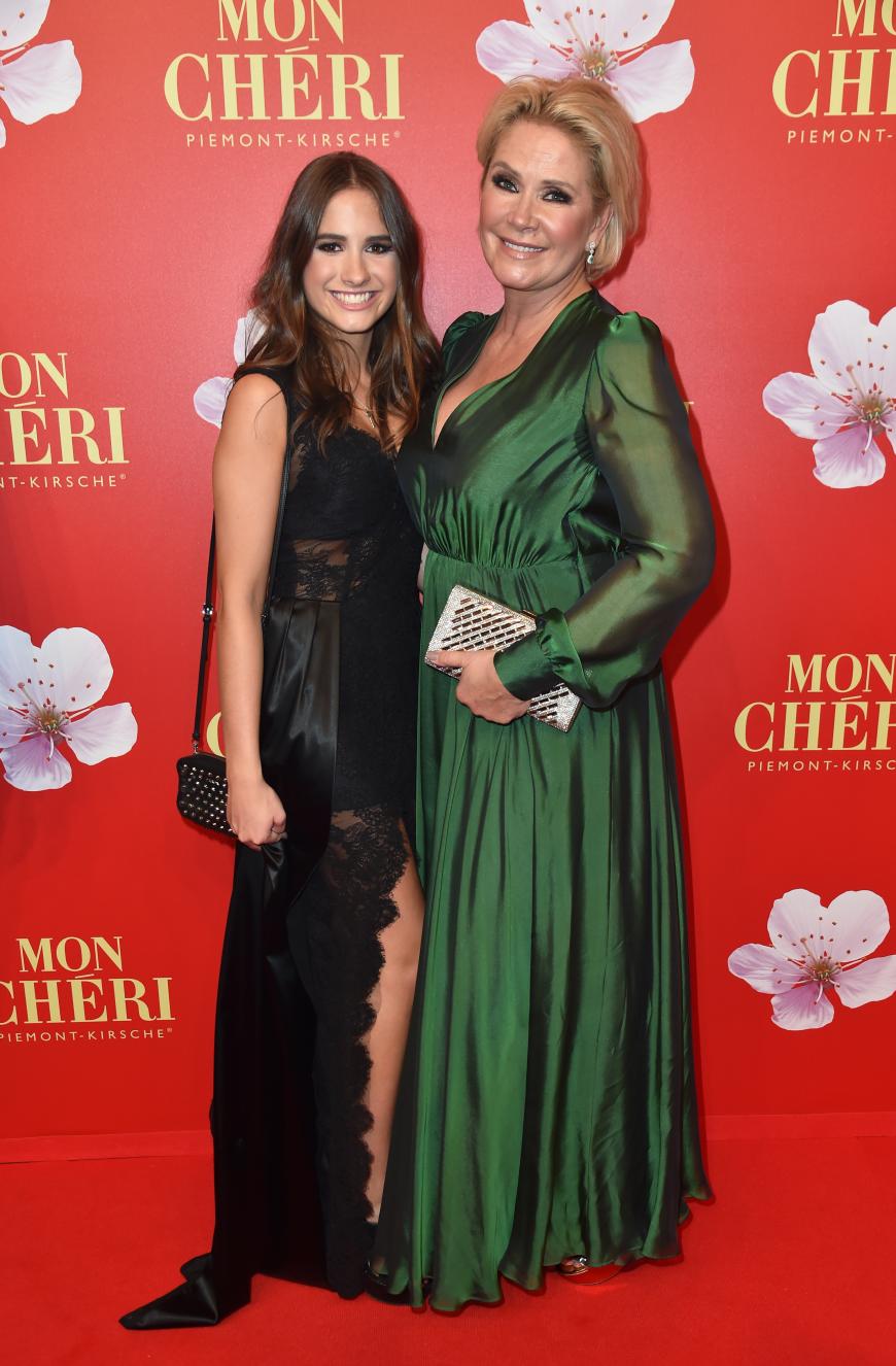 Wie Freundinnen: Claudia Effenberg unterstützt ihre Tochter Lucia auf ihrem Weg zum Model.