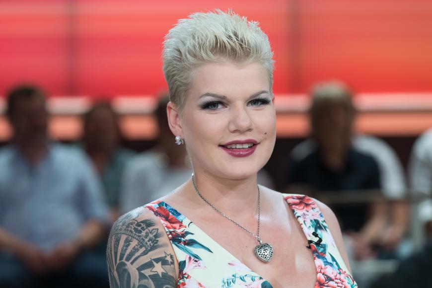 Oh no! Melanie Müller muss sich nach den überraschenden Baby-News jetzt fiesen Kommentaren stellen.