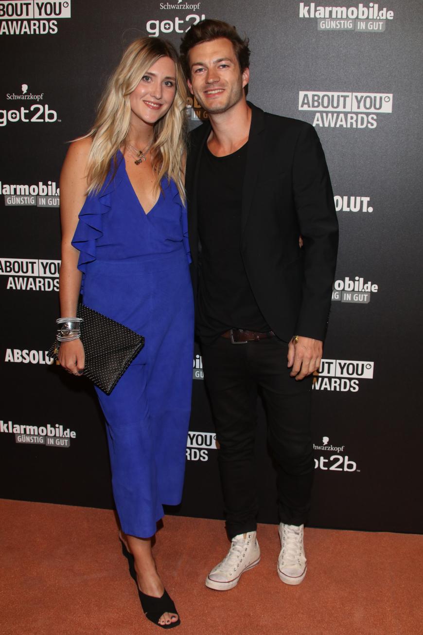 Bloggerin Jacqueline Mikuta und Clemens Weiss auf dem Red Carpet.