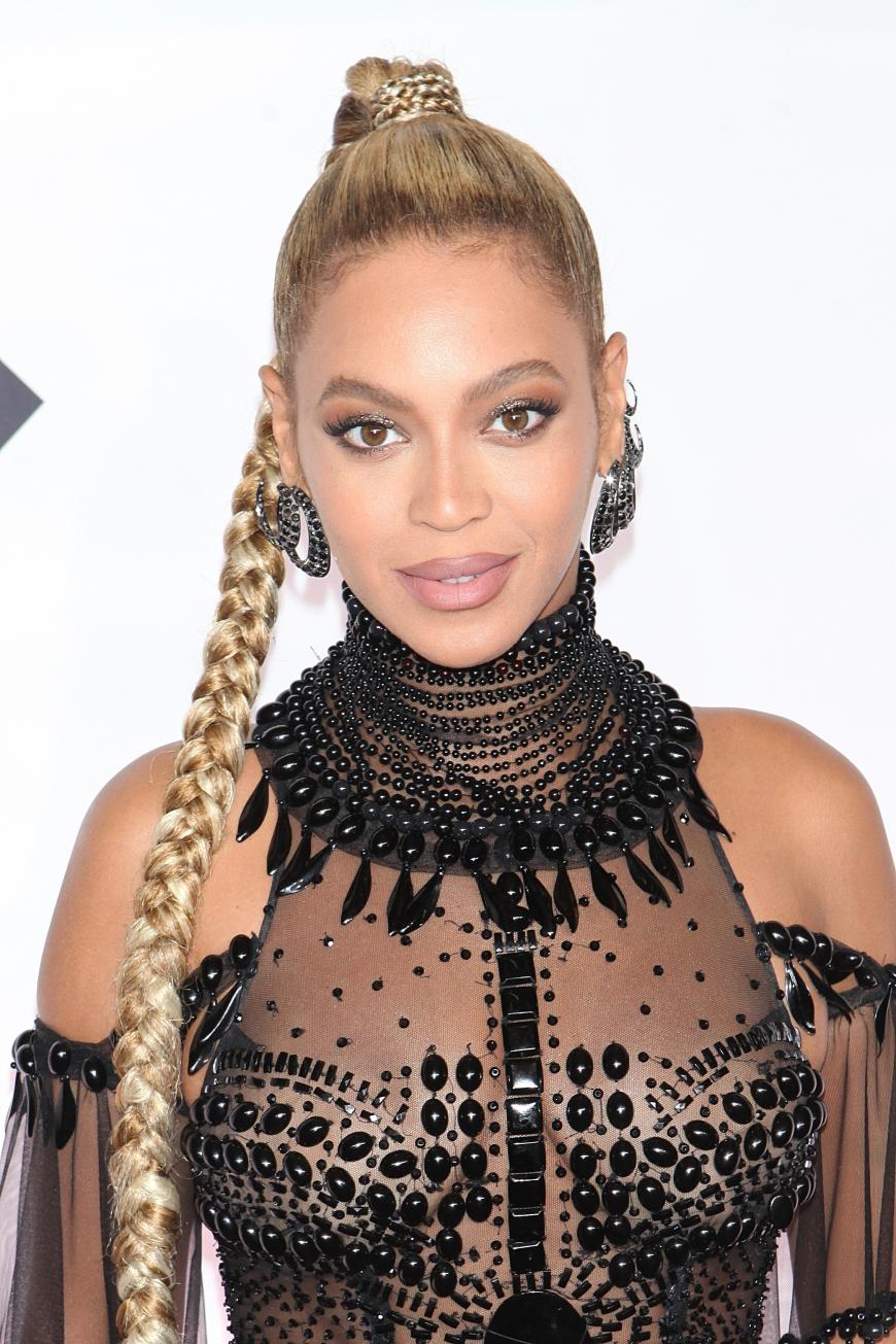 Der neueste Instagram-Schnappschuss von Beyoncé lässt Fans spekulieren: Hat sie sich ihre Lippen aufspritzen lassen?