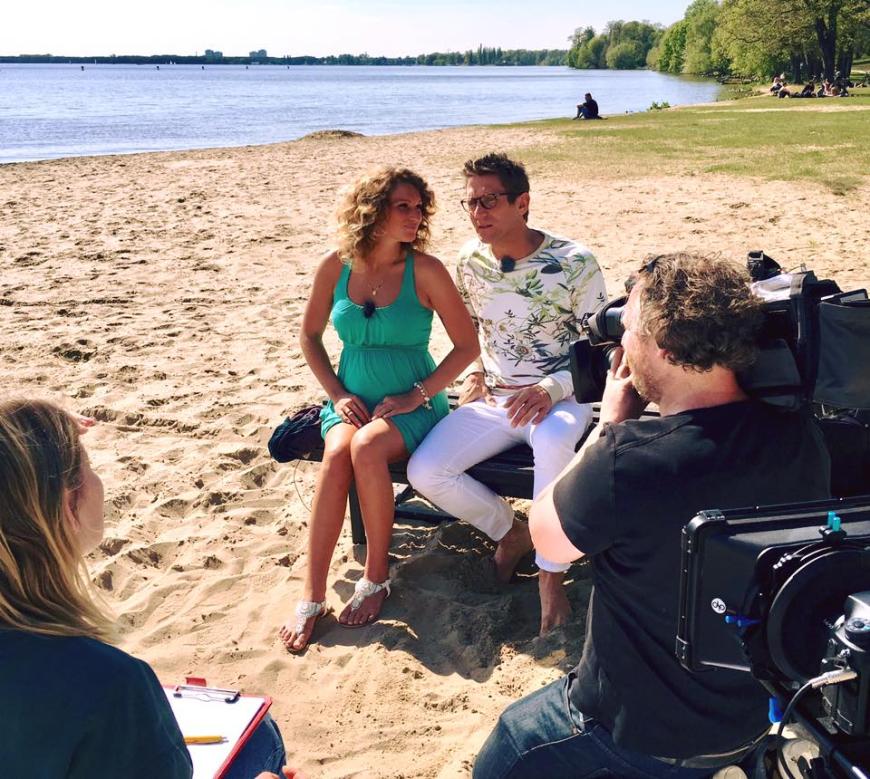 Janni Hönscheid und Peer Kusmagk bei den Dreharbeiten ihrer ersten eigenen Reality-Show.