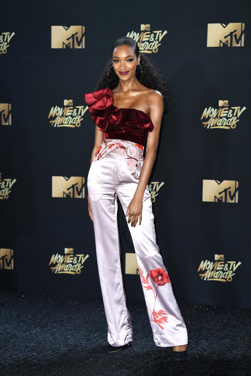 Im blumigen Gipsy-Look kam das Model Jourdan Dunn, auffällig und mal was anderes!