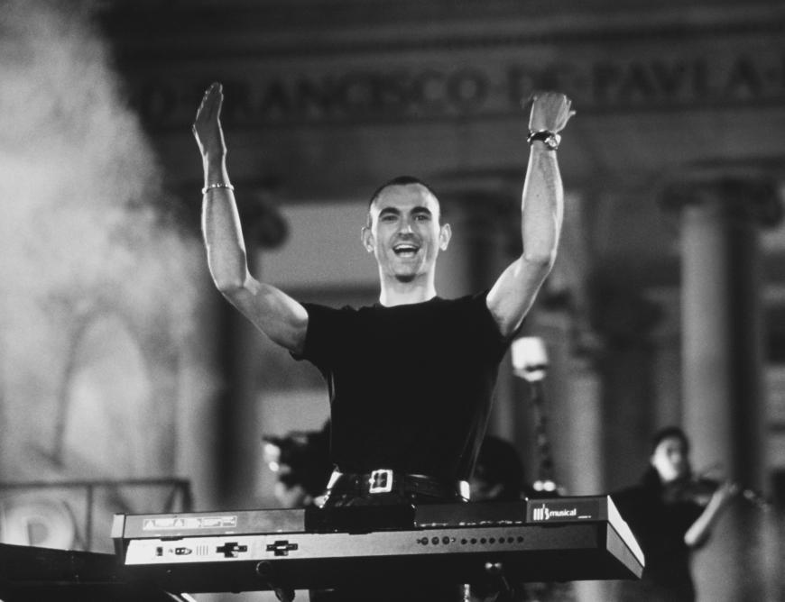 Große Trauer um Star-DJ Robert Miles: Der Musiker ist im Alter von 47 Jahren an einer schweren Krankheit gestorben. 1995 wurde der gebürtige Schweizer mit dem Song