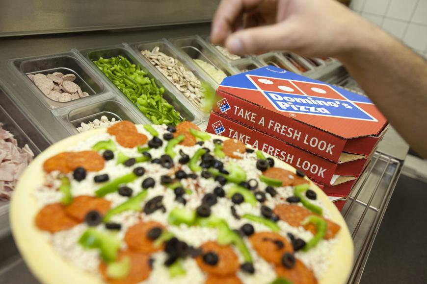 Domino's Pizza bringt uns in Hamburg Ottensen schon ein kleiner Roboter!