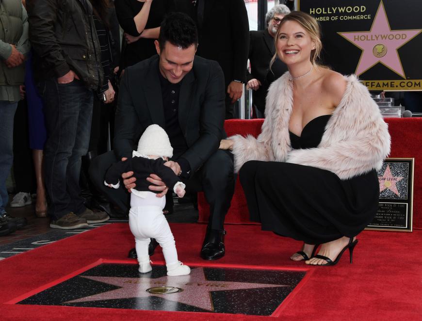 Happy Family: Adam Levine mit seiner Ehefrau Behati Prinsloo und der gemeinsamen Tochter Dusty Rose.