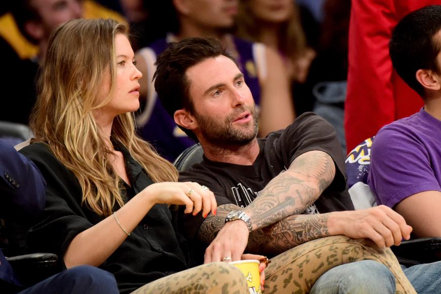Seit 2012 sind Behati Prinsloo ud Adam Levine ein Paar. Zwei Jahre später besiegelten sie ihre Liebe mit einer Hochzeit in Mexiko.