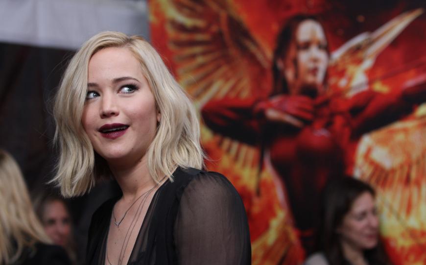 Jennifer Lawrence ist einfach eine coole Socke. Nachdem ein Video auftauchte, das sie völlig außer Rand und Band in einem Stripclub zeigt, reagiert sie jetzt souverän und witzig.