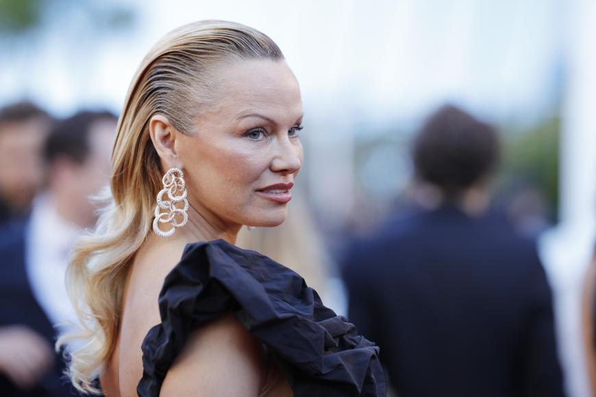Bei den Filmfestspielen in Cannes wirk Pamela Anderson aufgespritzt und fast schon künstlich