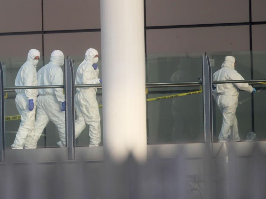 Forensiker untersuchen die