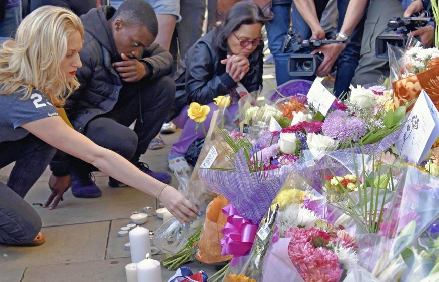 Am vergangenen Montag, 22. Mai, starben bei einer Explosion mit terroristischem Hintegrund in der Manchester Arena während des Konzertes von Ariana Grande 22 Menschen, 59 wurden verletzt. Unter den Konzert-Gästen waren hauptsächlich Kinder und Jugendliche.