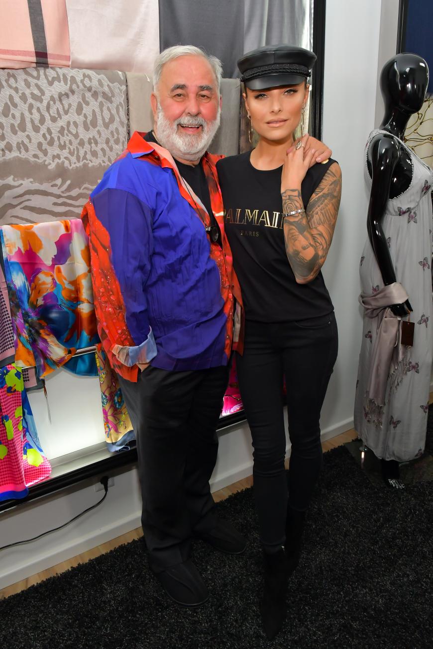 Doch damit nicht genug: Sophia Thomalla hat sich zudem in die Hände von Star-Frisör Udo Walz begeben und überrascht mit völlig neuem Look!