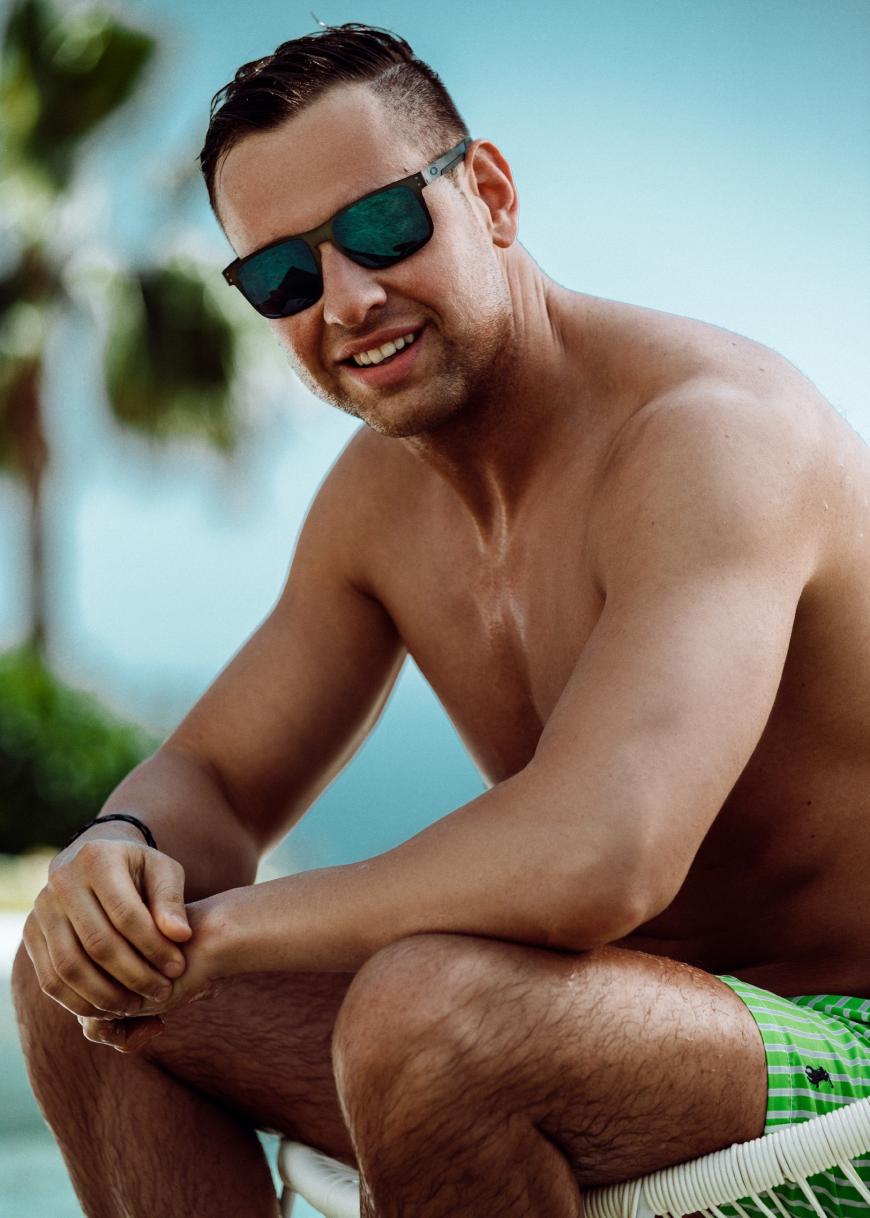 René, 33, Augenoptiker aus Warnemünde: „Der Spaß darf nie zu kurz kommen!“.