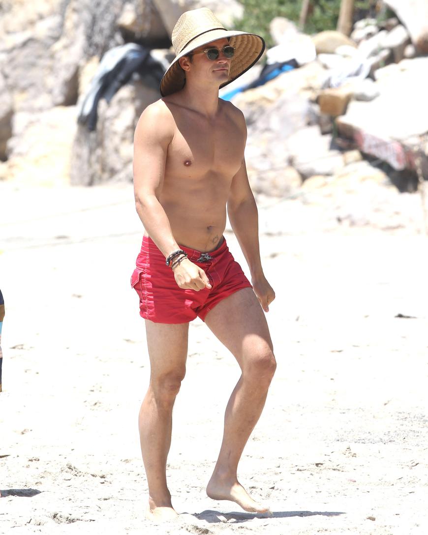 Seinen Beachbody trainiert Orlando Bloom direkt im Wasser - nicht ohne Risiko!