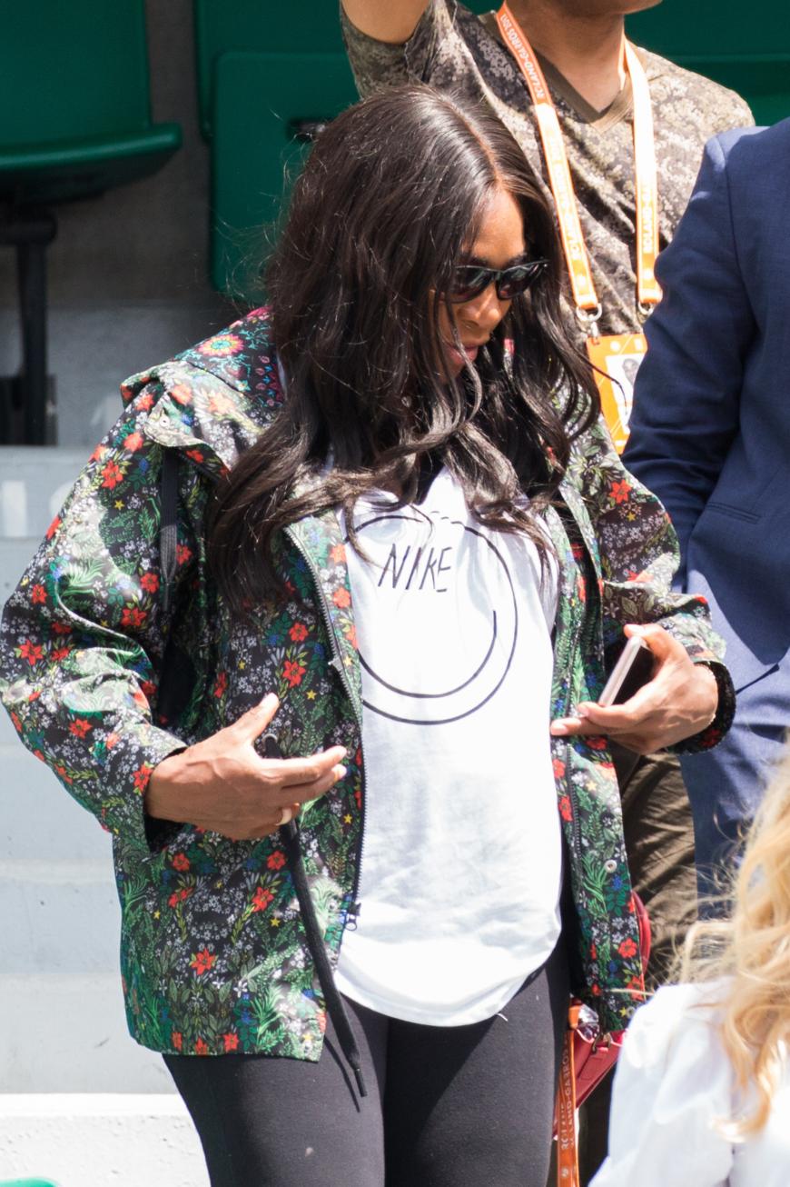 Bei den French Open in Paris, bei denen Serena Williams ihre Babykugel zeigt, verriet Schwester Venus: Es wird ein Mädchen!