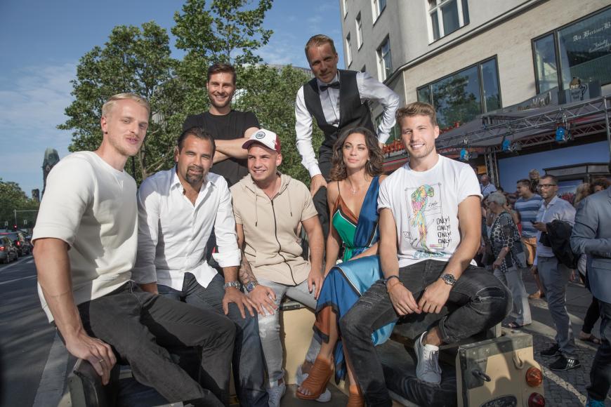 Mario Galla Ulf Kirsten, Moderator Maurice Gajda, Pietro Lombardi, Oliver Pocher, Lilly Becker und Raul Richter sind bei