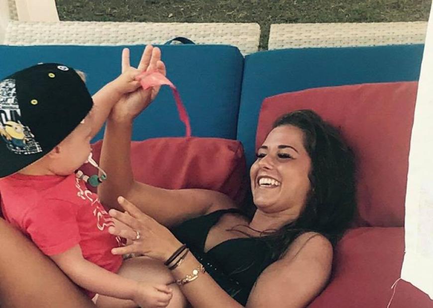 Sarah Lombardi lässt mit Söhnchen Alessio die Seele baumeln.