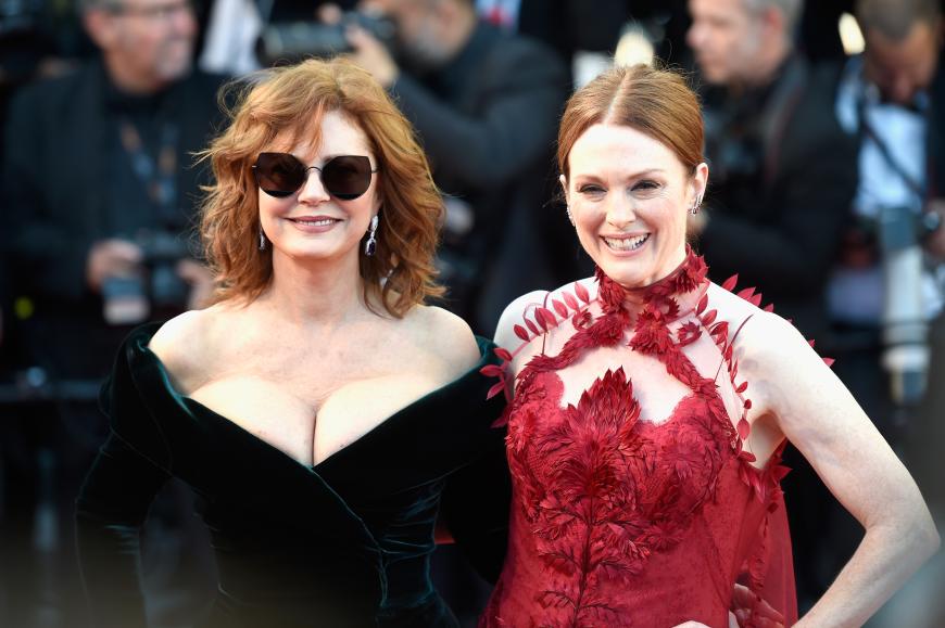 Julianne Moore (r.) mit Susan Sarandon bei den 70. Filmfestspielen in Cannes.