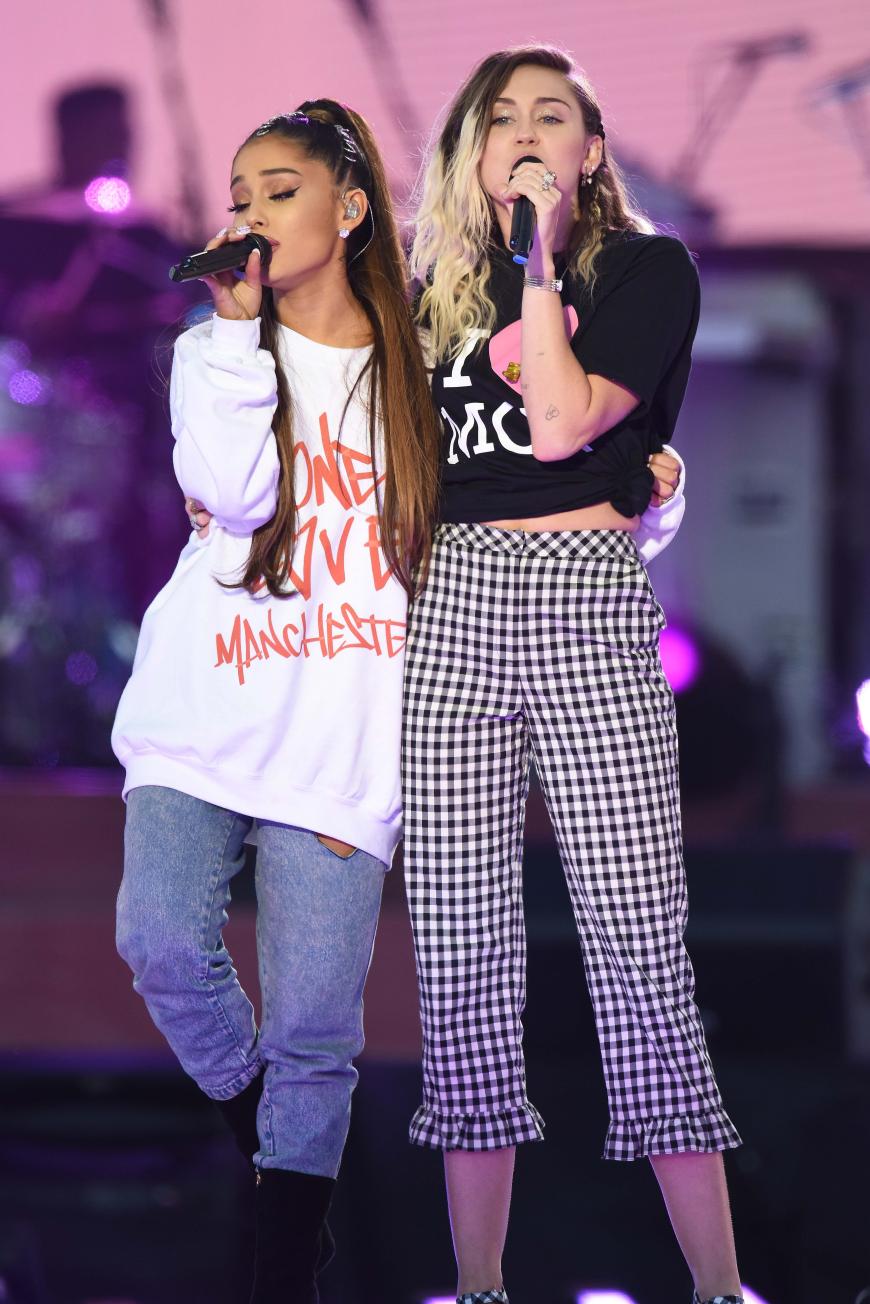 Ariana Grande rührte dabei unter anderem mit Miley Cyrus zu Tränen und setzte ein Zeichen gegen den Terror.