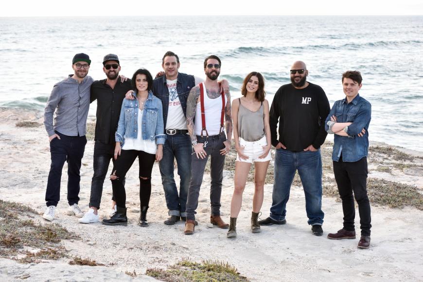 Die "Sing meinen Song"-Crew: Mark Forster, Gentleman, Stefanie Kloß, Sascha Vollmer und Alec Völkel von "The BossHoss", Moses Pelham und Michael Patrick Kelly (v. l.)