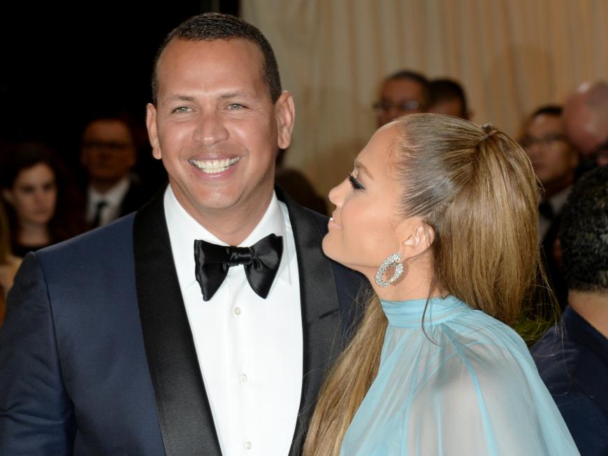 Ein Insider aus dem Freundeskreis von Jennifer Lopez enthüllte jetzt traurige Details: "Jennifer ist wie im Wahn". Offenbar will die Latina unter keinen Umständen in Erwägung ziehen, dass ihr Freund ein fieser Betrüger sein könnte.
