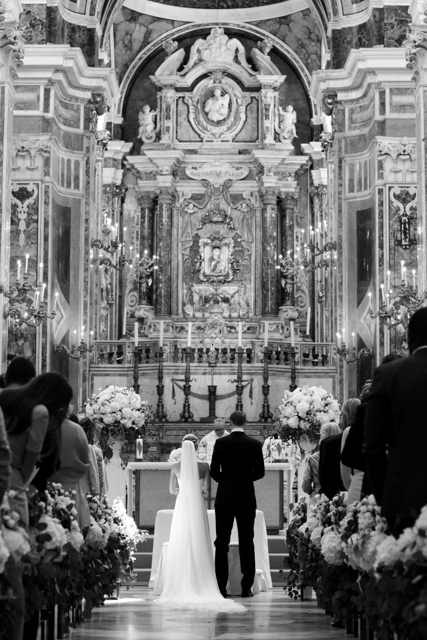 In märchenhafter Kulisse ließen sich der Fußballer und seine Freundin kirchlich trauen.