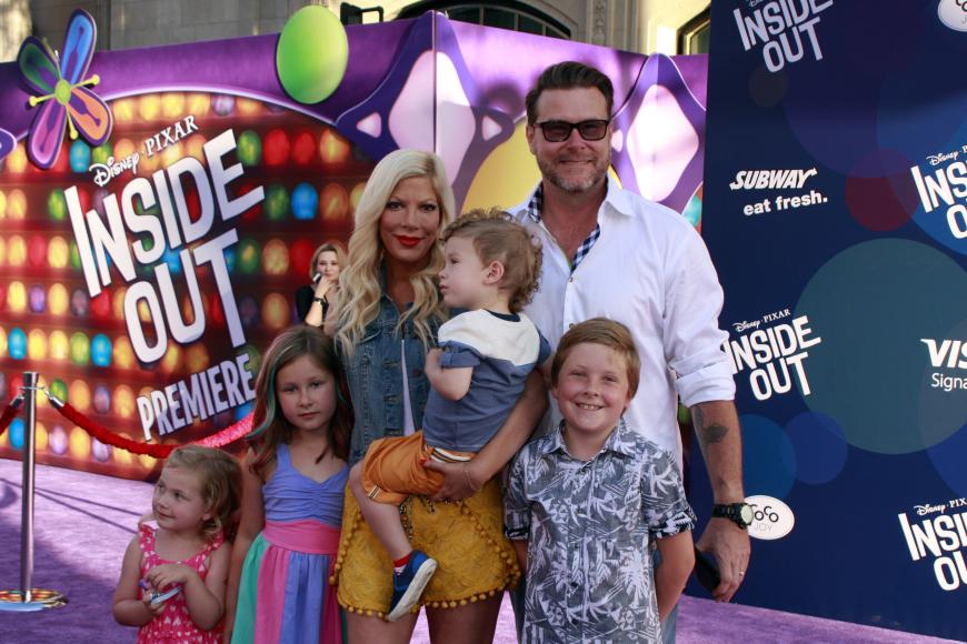 Tori Spelling mit ihrer Familie