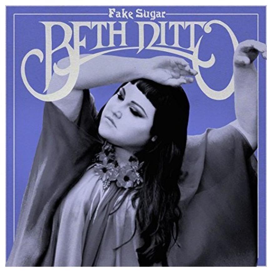 Gerade erschienen: Dittos Solo-Debüt-Album „Fake Sugar“. Beth in Bestform!
