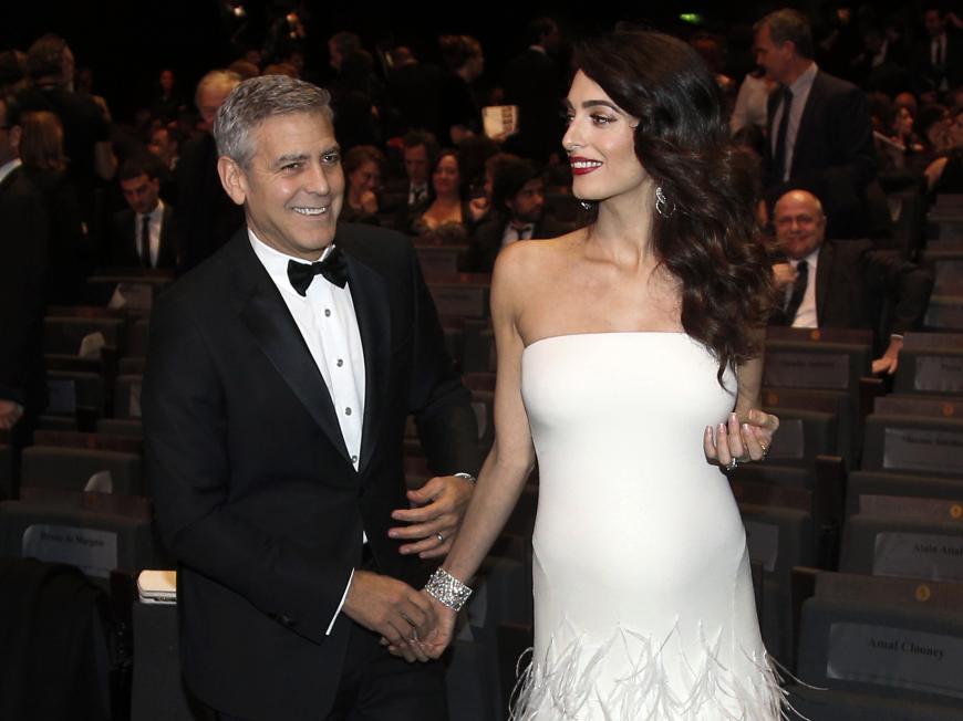 Mit ihrem Charme wickelte Amal ihren Zukünfitgen George Clooney ratzfatz um den Finger.