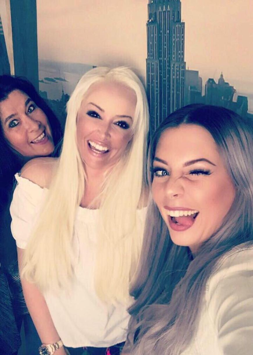 Eigentlich sind die TV-Blondine und ihre Familie unzertrennlich.