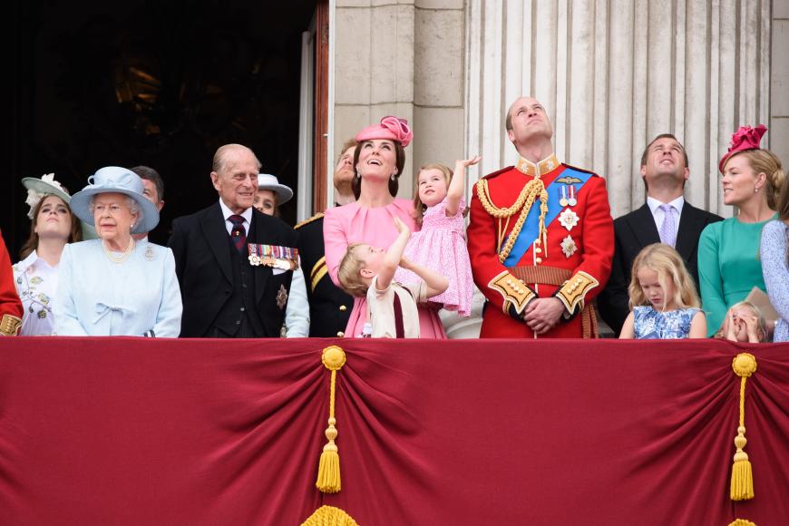 Zu Ehren der Queen gab es auch eine Flugshow der Royal Air Force, die besonders das königliche Geschwisterpaar begeisterte.