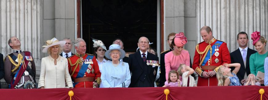 Die britischen Royals versammeln sich zu Ehren der Queen.