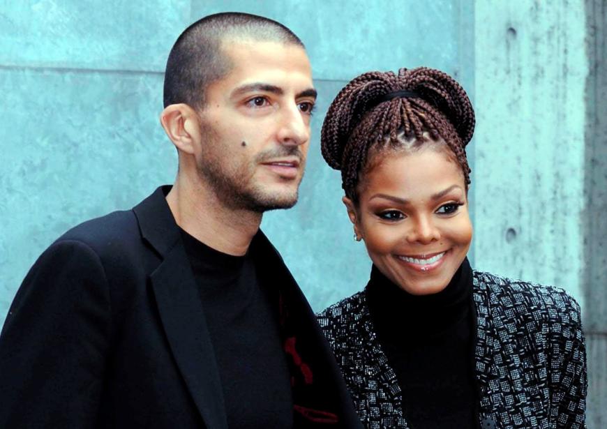 Ende 2012 heiratete Janet den Milliardär Wissam Al Mana von dem sie sich im April diesen Jahres trennte. Wegen kultureller Differenzen und dem angeblichen Kontrollzwang des 42-Jährigen, soll sich das Paar immer wieder zerstritten haben.