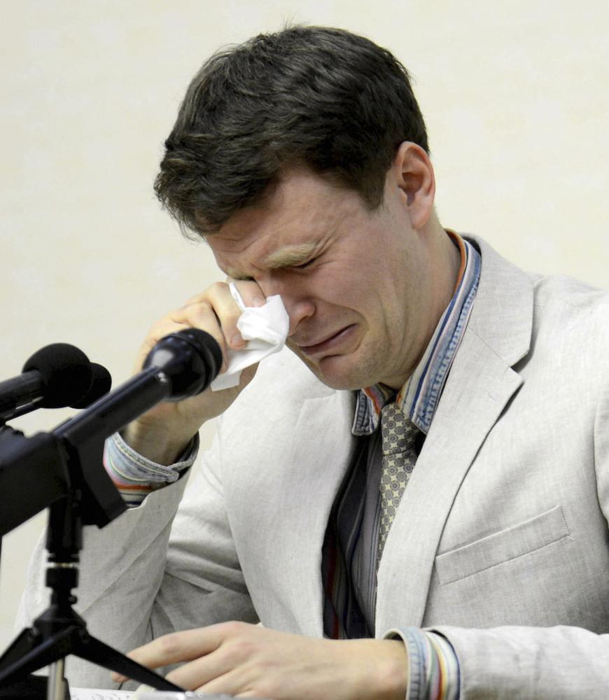 Februar 2016: Otto Warmbier weint vor Reportern in Nordkorea. Anschließend war er für 17 Monate inhaftiert worden. Am 13. Juni 2017 war er in seine Heimat in Ohio heimgekehrt - am 19. Juni starb er.