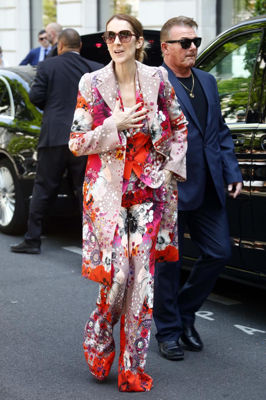Was sich Céline Dion wohl bei diesem farbenfrohen Print-Fiasko gedacht hat? Gute Frage...