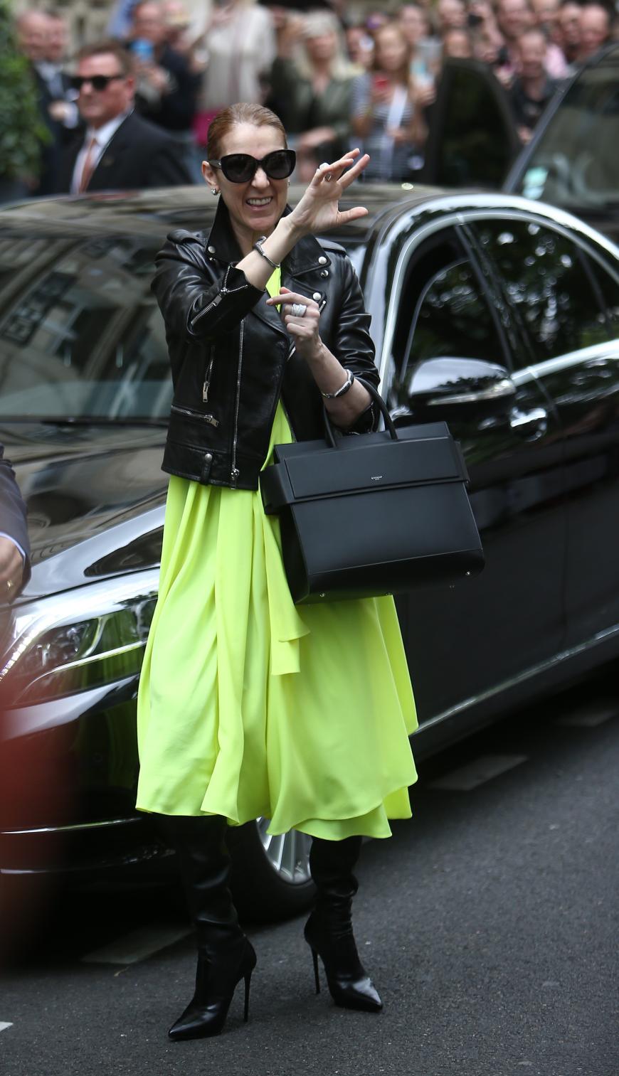 Neongrün - mehr muss man zu diesem Outfit wahrscheinlich nicht sagen...