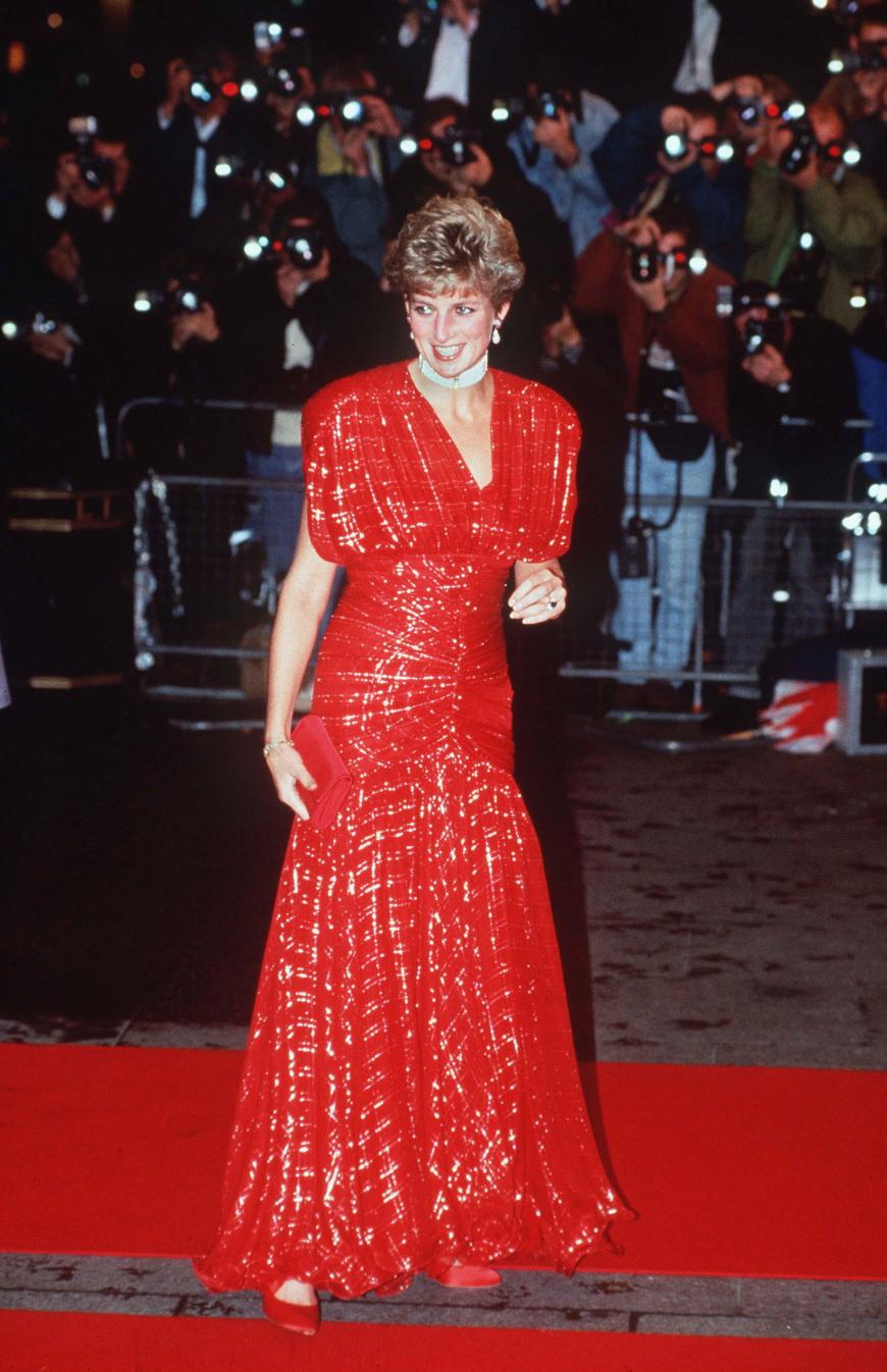 Prinzessin Diana scheute das Rampenlicht, ob das rote Kleid eine Tarnfarbe auf dem roten Teppich darstellte?