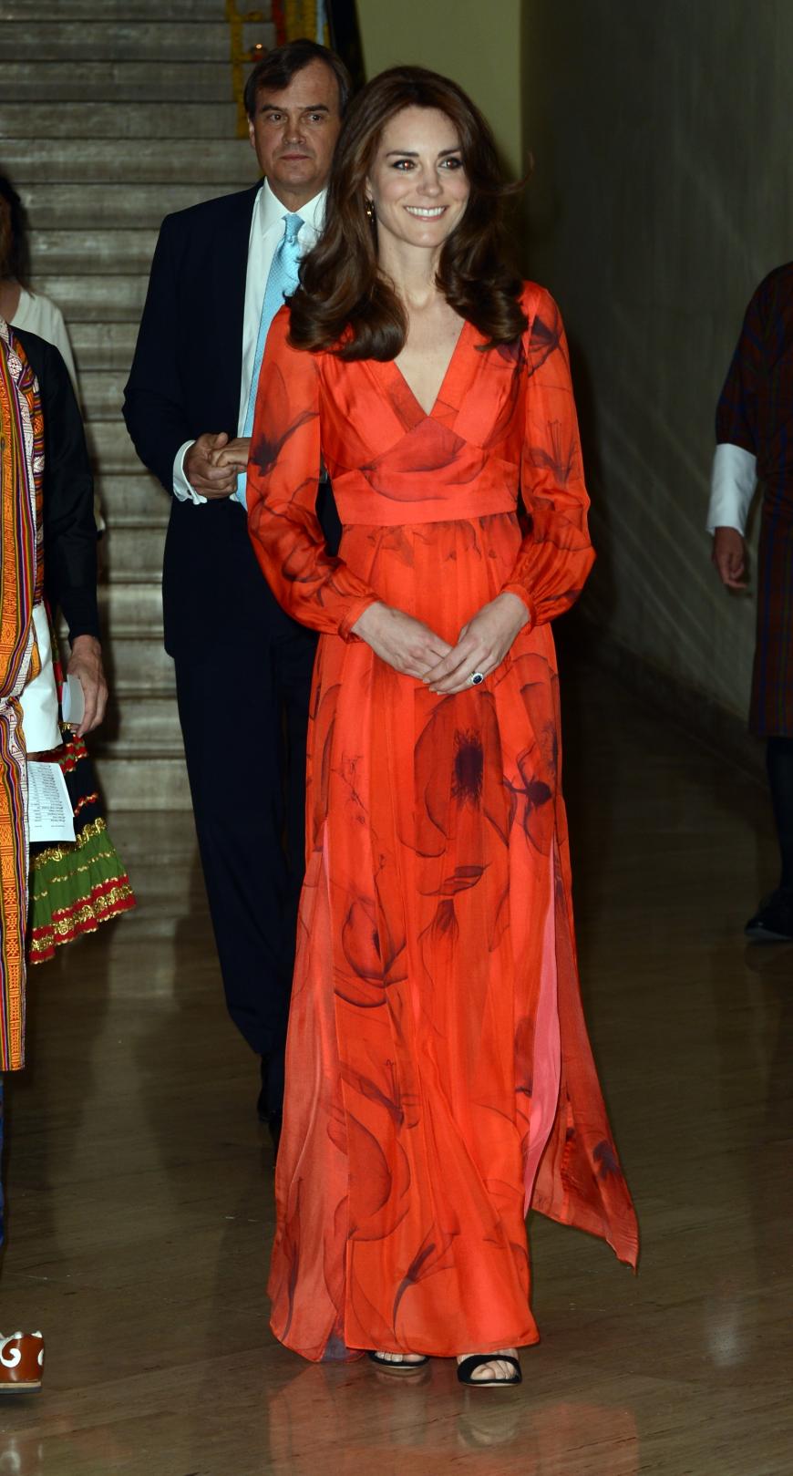 2016 wählte die Duchess auf einer Indienreise ein sehr ähnliches Dress wie das der verstorbenen Schwiegermama.